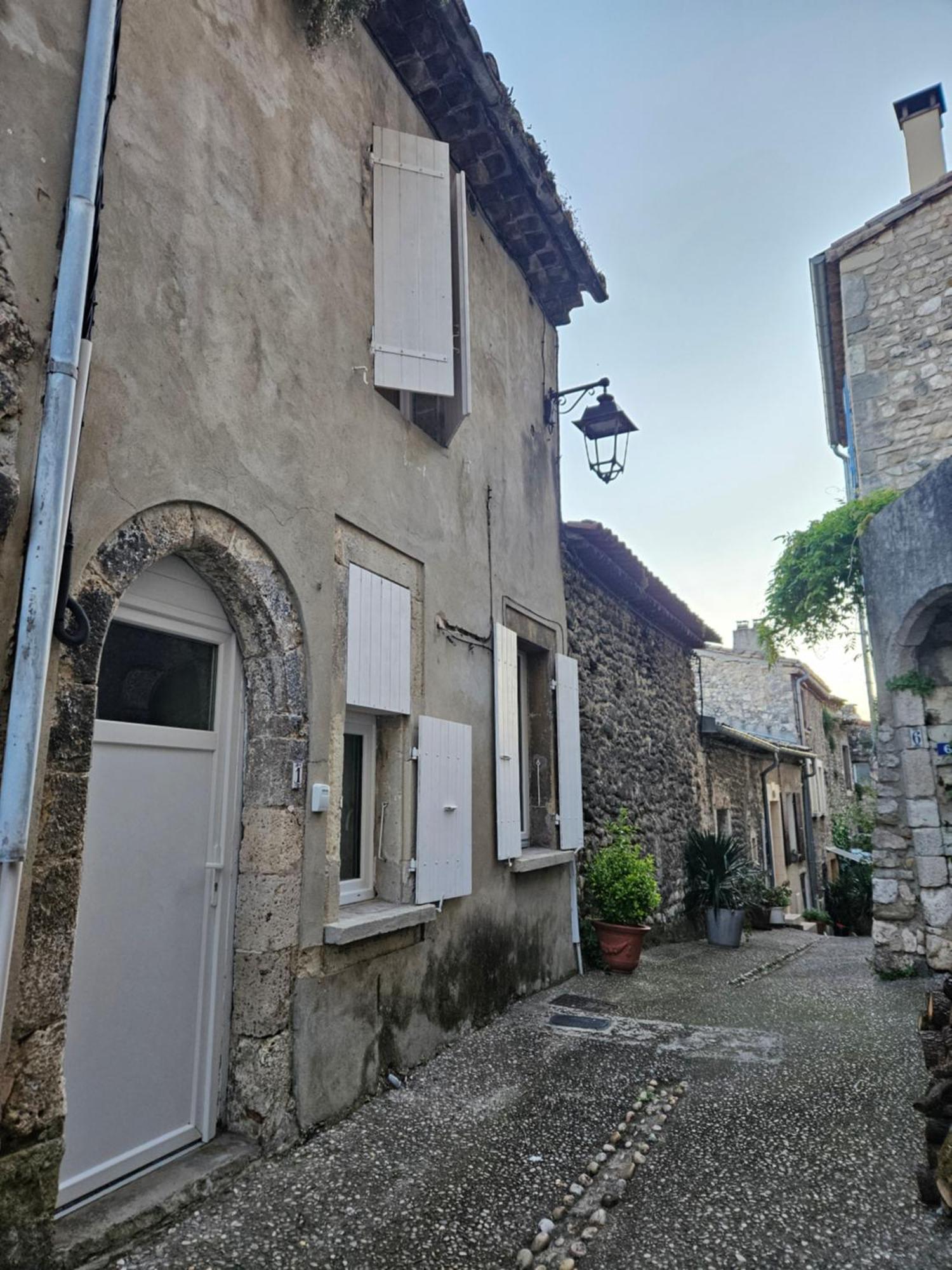 Maison De Village Meublee Avec Terrasse Donzere Экстерьер фото